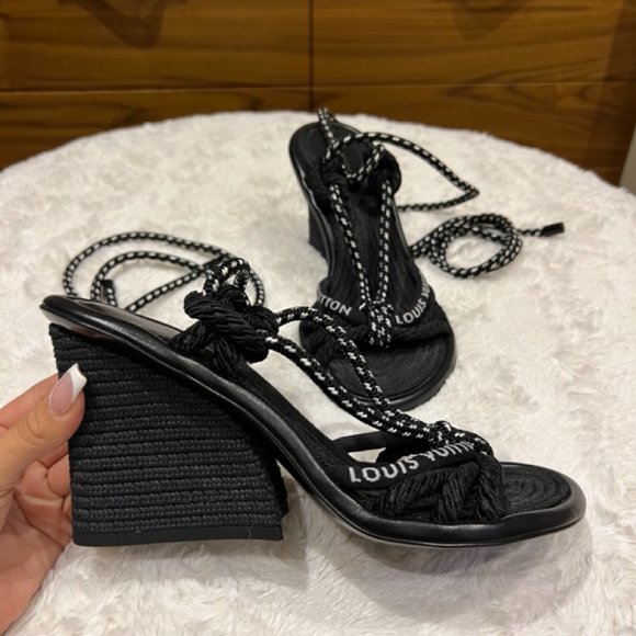 LOUIS VUITTON LACE UP HEEL SANDAL SIZE 38 - Picture 1 of 4